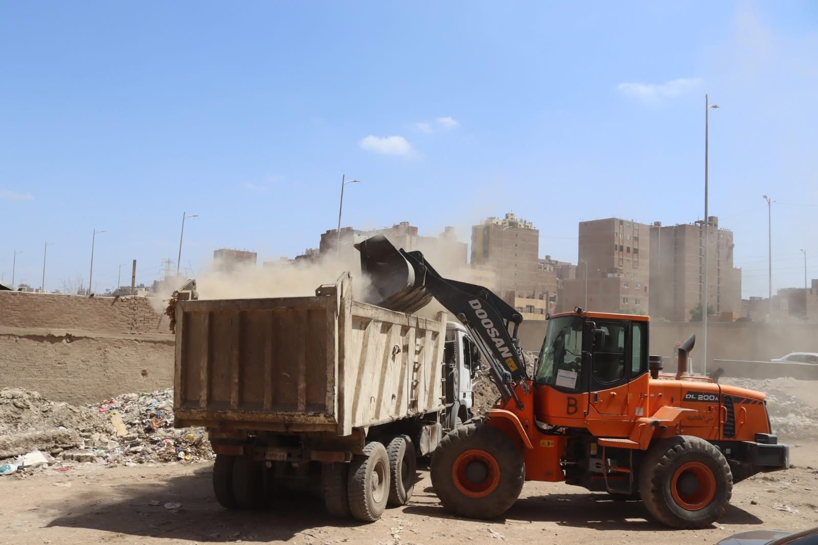 محافظة الجيزة تشن حملة نظافة في منطقة الطالبية (4) محافظة الجيزة تشن حملة نظافة في منطقة الطالبية (4)
