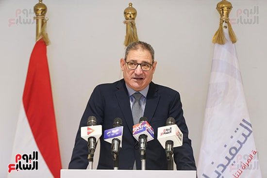 احمد ايوب رئيس تحرير الجمهوريه (2) احمد ايوب رئيس تحرير الجمهوريه (2)