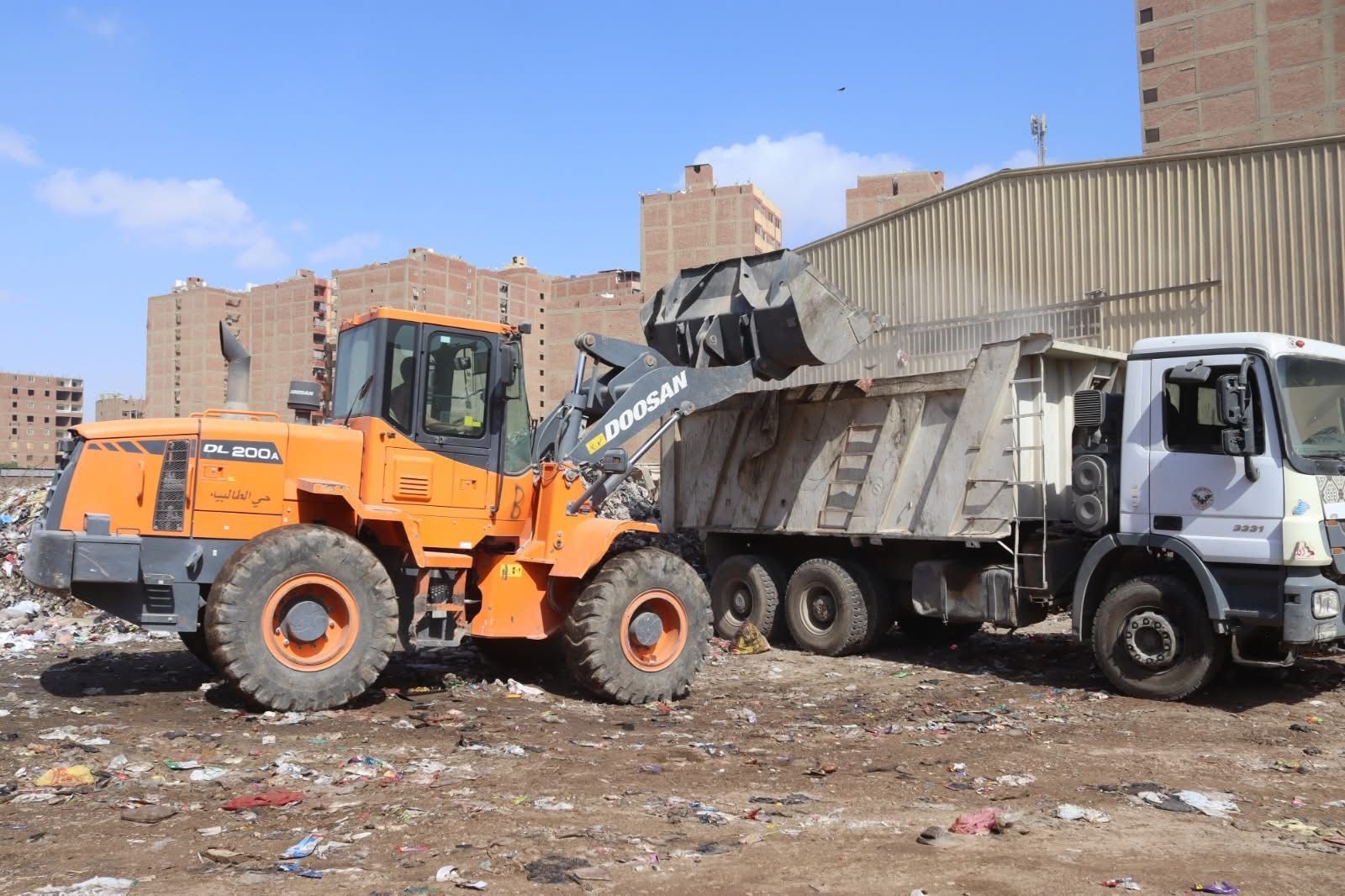 محافظة الجيزة تشن حملة نظافة في منطقة الطالبية (1) محافظة الجيزة تشن حملة نظافة في منطقة الطالبية (1)