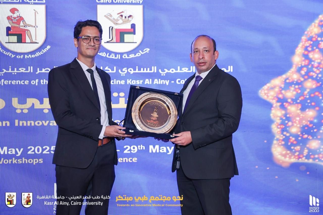 خلال التكريم خلال التكريم