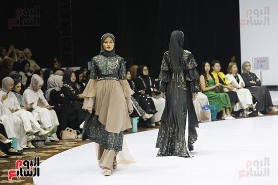 إقبال على العروض المختلفة إقبال على العروض المختلفة