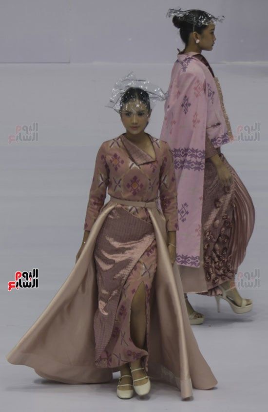 تصميمات عصرية من الزى الإندونيسى تصميمات عصرية من الزى الإندونيسى