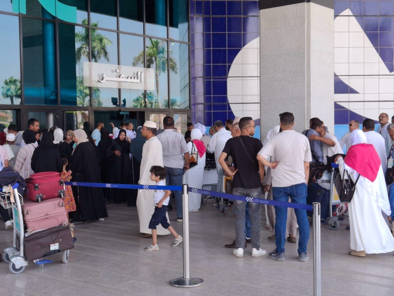 التوافد من الحجيج على مطار الأقصر الدولى إلى الأراضي المقدسة التوافد من الحجيج على مطار الأقصر الدولى إلى الأراضي المقدسة