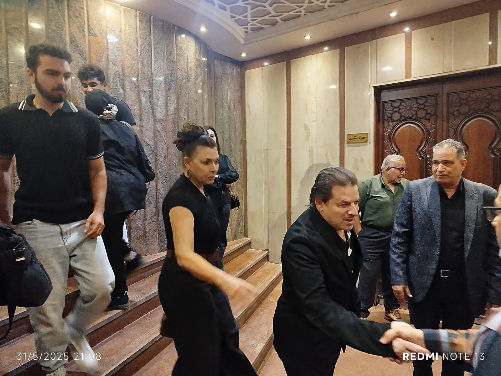 مصطفي كامل وانوشكا ونادية مصطفي وتامر عبدلمنعم وريهام عبد الحكيم يشاركون في عزاء والد رئيس الاوبرا (1) مصطفي كامل وانوشكا ونادية مصطفي وتامر عبدلمنعم وريهام عبد الحكيم يشاركون في عزاء والد رئيس الاوبرا (1)