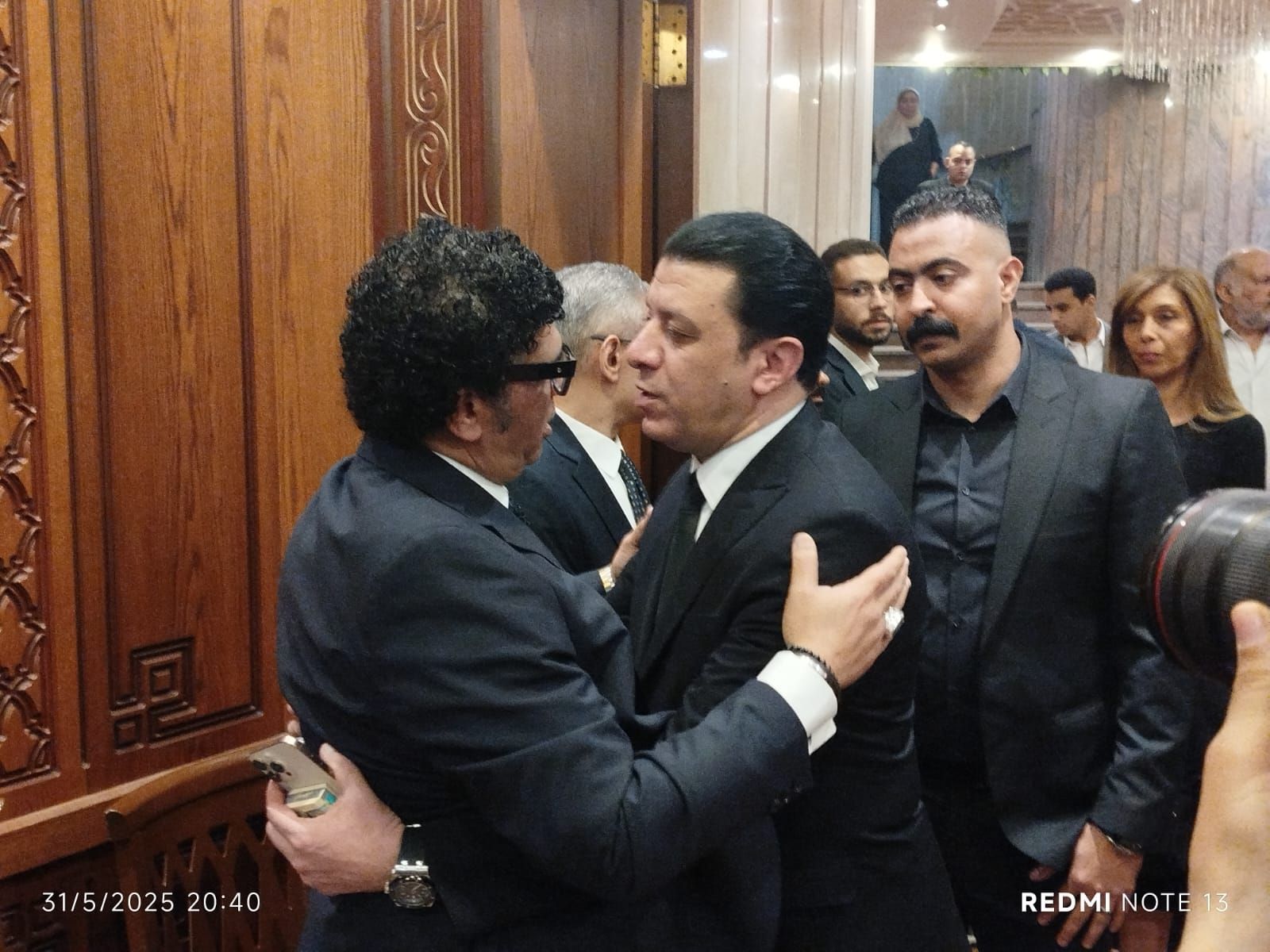 مصطفي كامل وانوشكا ونادية مصطفي وتامر عبدلمنعم وريهام عبد الحكيم يشاركون في عزاء والد رئيس الاوبرا (2) مصطفي كامل وانوشكا ونادية مصطفي وتامر عبدلمنعم وريهام عبد الحكيم يشاركون في عزاء والد رئيس الاوبرا (2)