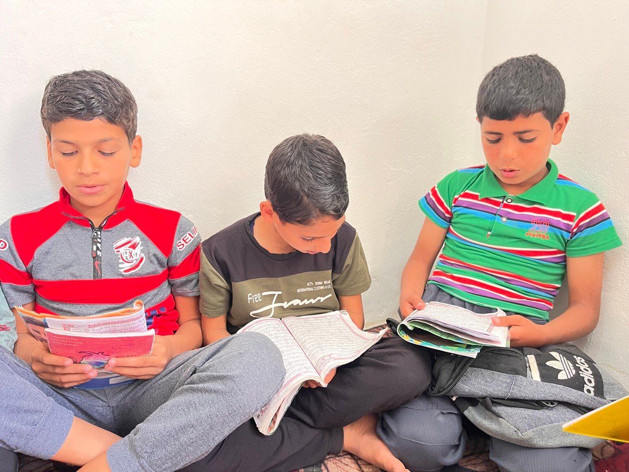 الاطفال يتعلمون الاطفال يتعلمون