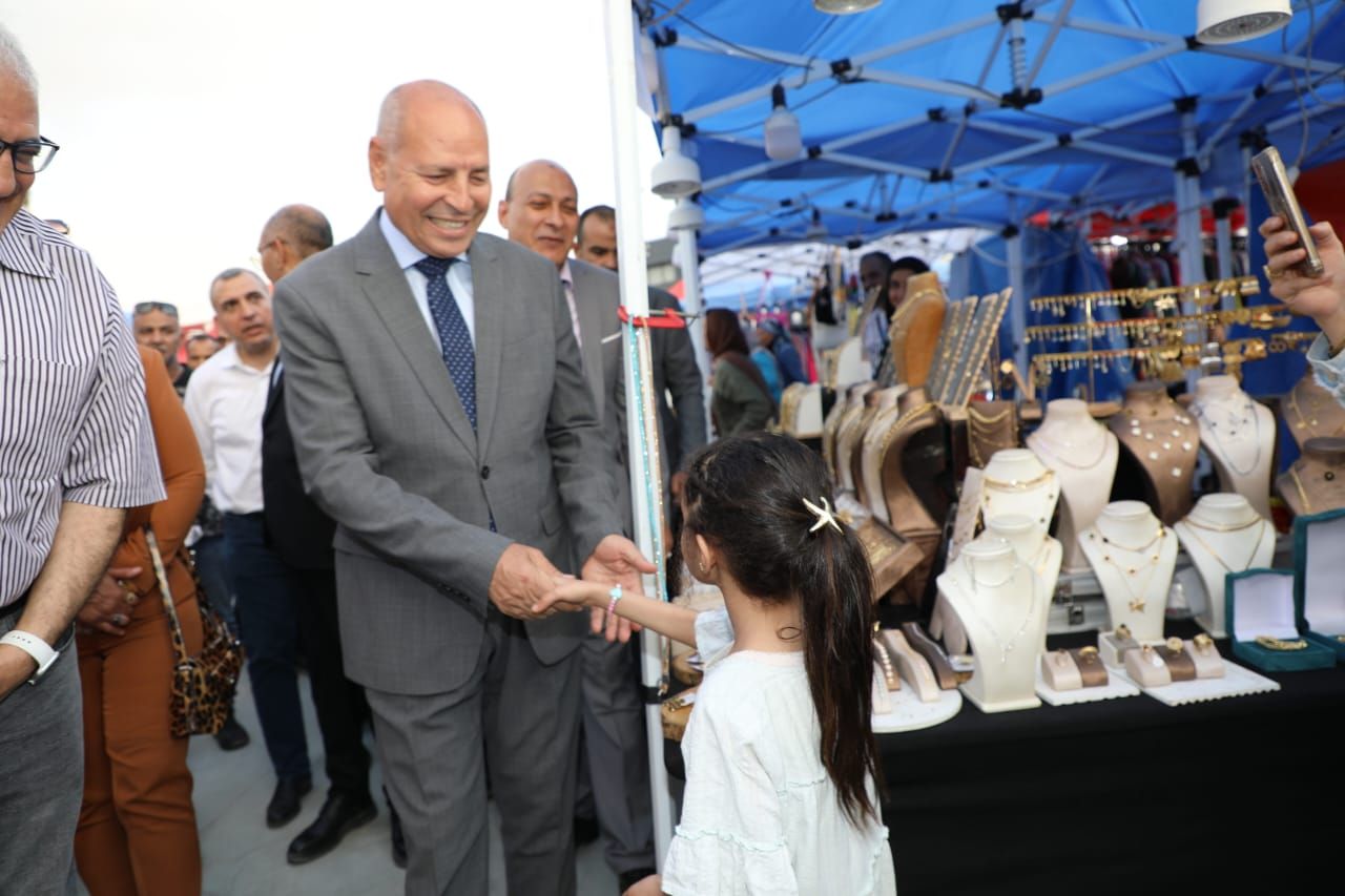 محافظ القاهرة خلال المعرض محافظ القاهرة خلال المعرض
