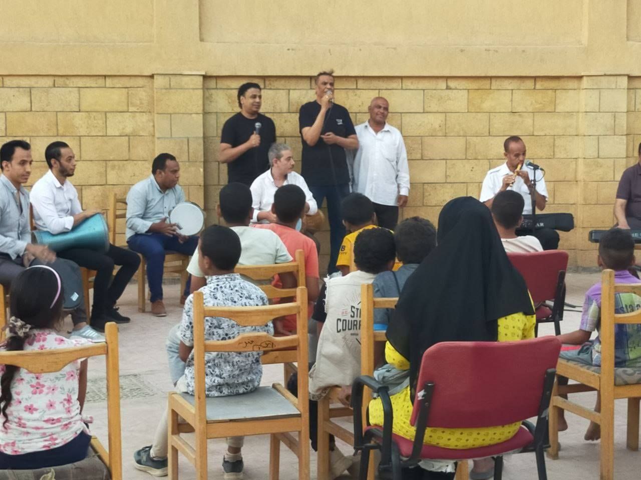أنشطة وعروض فنية في قافلة ثقافية بنجع علوان بالأقصر أنشطة وعروض فنية في قافلة ثقافية بنجع علوان بالأقصر