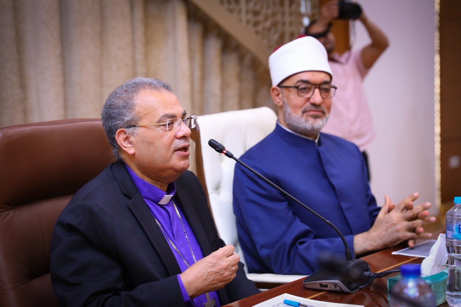 رئيس الطائفة الإنجيلية يلتقي مفتي الجمهورية لتهنئته بعيد الأضحى المبارك رئيس الطائفة الإنجيلية يلتقي مفتي الجمهورية لتهنئته بعيد الأضحى المبارك