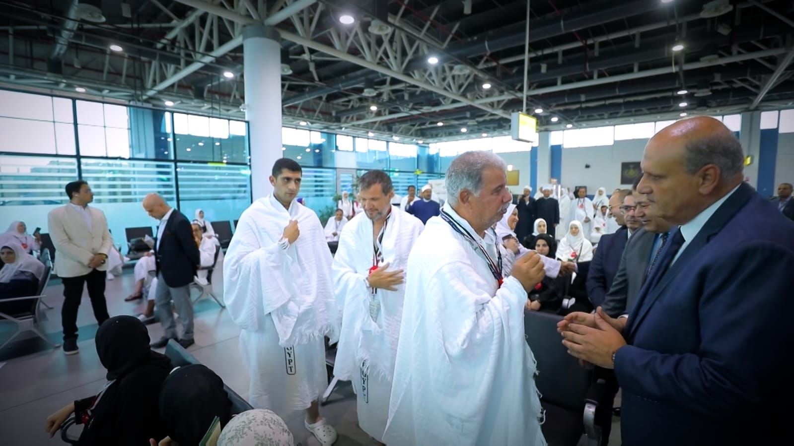 توجه أسر الشهداء لأداء فريضة الحج توجه أسر الشهداء لأداء فريضة الحج
