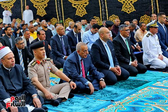 محافظ الجيزة خلال الصلاة محافظ الجيزة خلال الصلاة