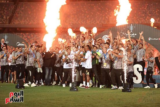 الألعاب النارية تضيء سماء استاد القاهرة بعد فوز الزمالك بالكأس (1) الألعاب النارية تضيء سماء استاد القاهرة بعد فوز الزمالك بالكأس (1)