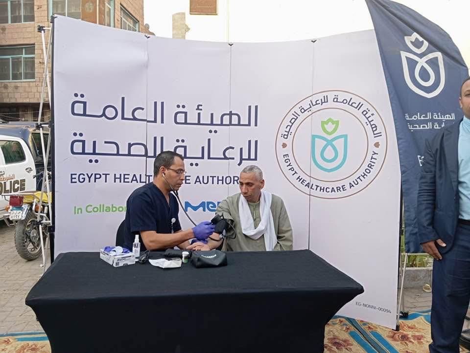 الفرق الطبية في ساحات وميادين الأقصر للتأمين الصحي للمواطنين الفرق الطبية في ساحات وميادين الأقصر للتأمين الصحي للمواطنين