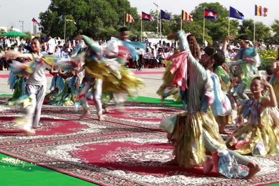 احتفالات كمبوديا باليوم الوطني واليوم العالمي للبيئة (5) احتفالات كمبوديا باليوم الوطني واليوم العالمي للبيئة (5)