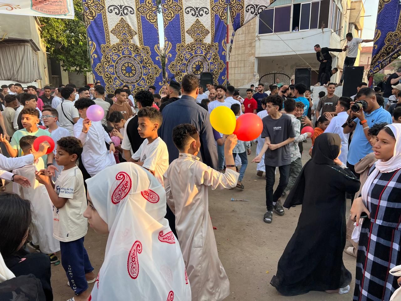 بلالين ودي جي خلال احتفالات عيد الاضحي بالدقهلية بلالين ودي جي خلال احتفالات عيد الاضحي بالدقهلية