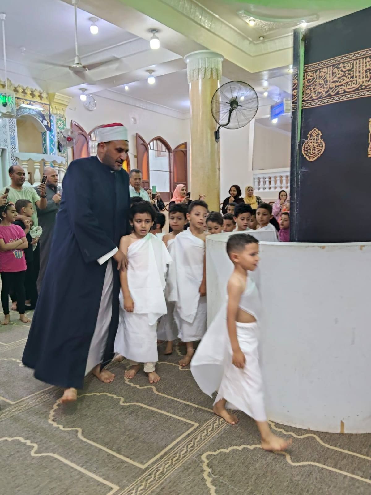 جانب من تدريب الأطفال على أداء فريضة الحج جانب من تدريب الأطفال على أداء فريضة الحج