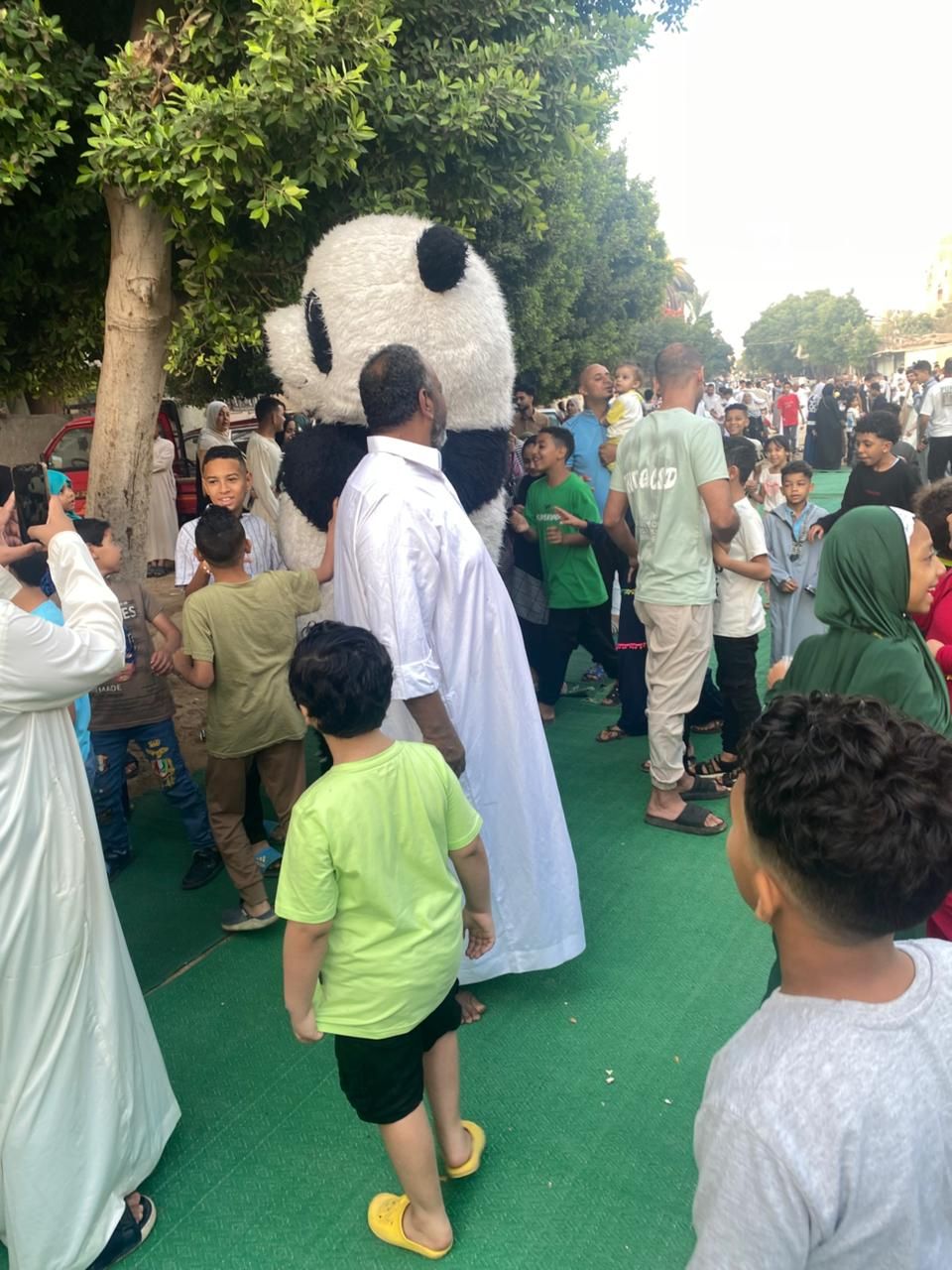 فرحة العيد تملأ ساحة الرضوان بمدينة السلام (18) فرحة العيد تملأ ساحة الرضوان بمدينة السلام (18)