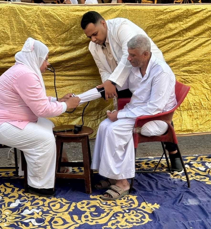 دعم المواطنين صحياً فى الميادين بالعيد دعم المواطنين صحياً فى الميادين بالعيد