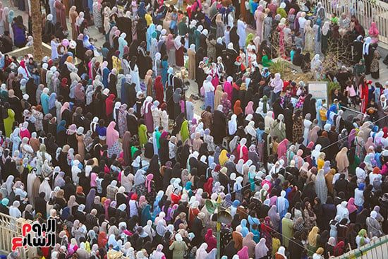 جانب من صلاة العيد من مسجد عمرو بن العاص جانب من صلاة العيد من مسجد عمرو بن العاص