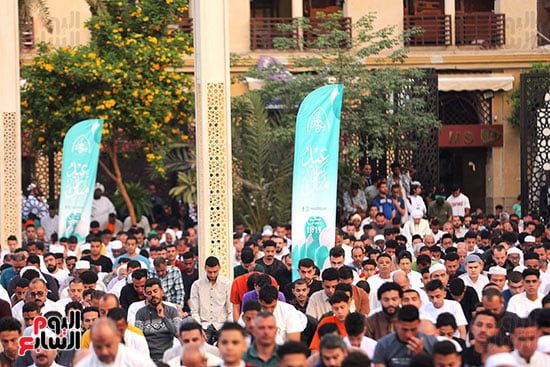 إقبال على صلاة العيد من مسجد الحسين إقبال على صلاة العيد من مسجد الحسين