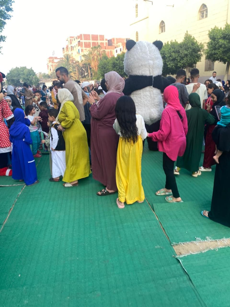 فرحة العيد تملأ ساحة الرضوان بمدينة السلام (4) فرحة العيد تملأ ساحة الرضوان بمدينة السلام (4)