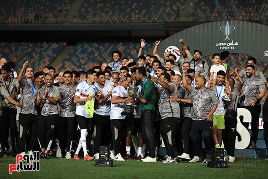 لاعبو الزمالك يحتفلون بالكأس الـ 29 لاعبو الزمالك يحتفلون بالكأس الـ 29