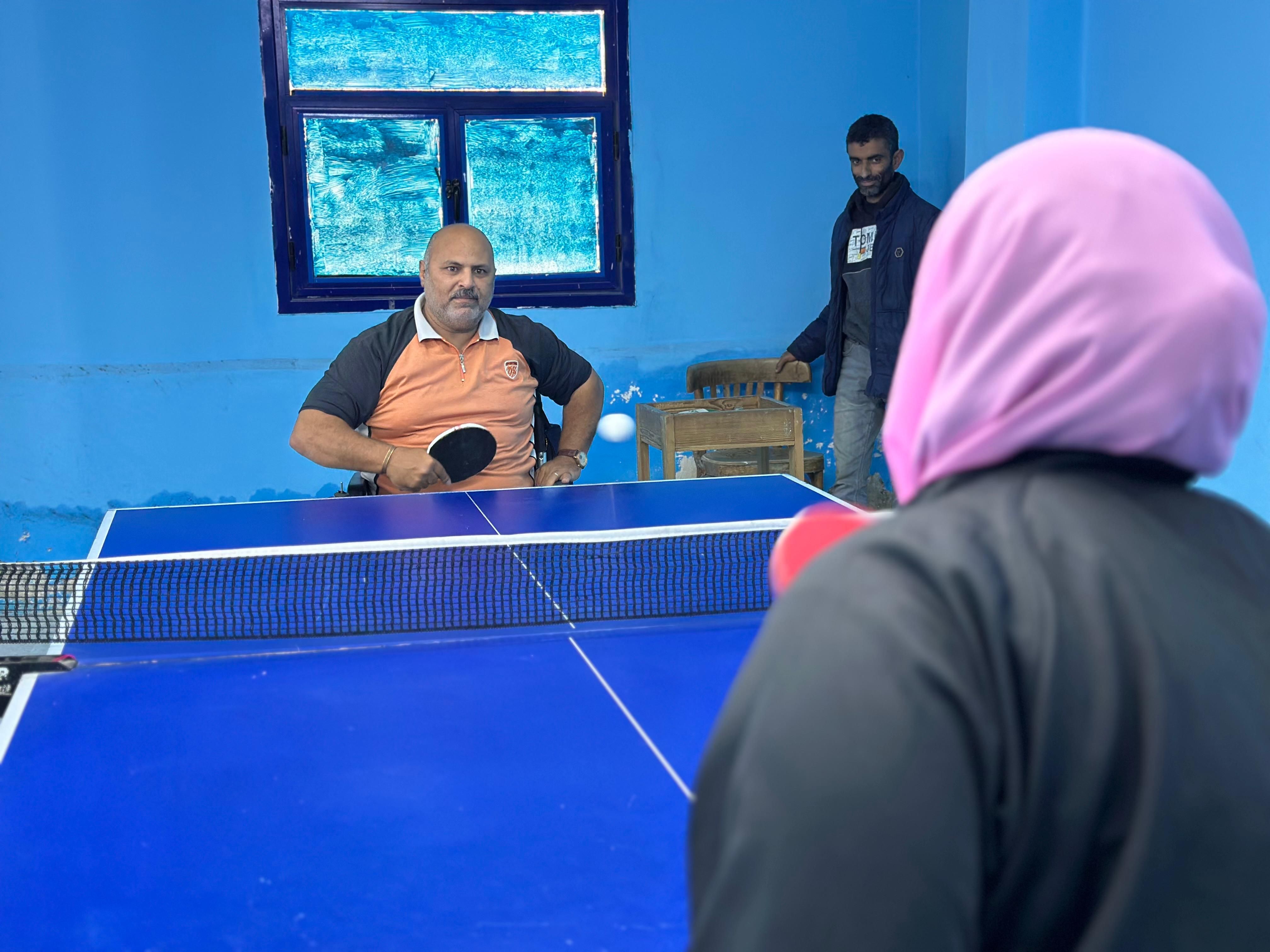 ممارسة التنس طاولة ممارسة التنس طاولة