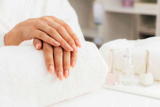 5 خطوات للعناية بأظافر العروس