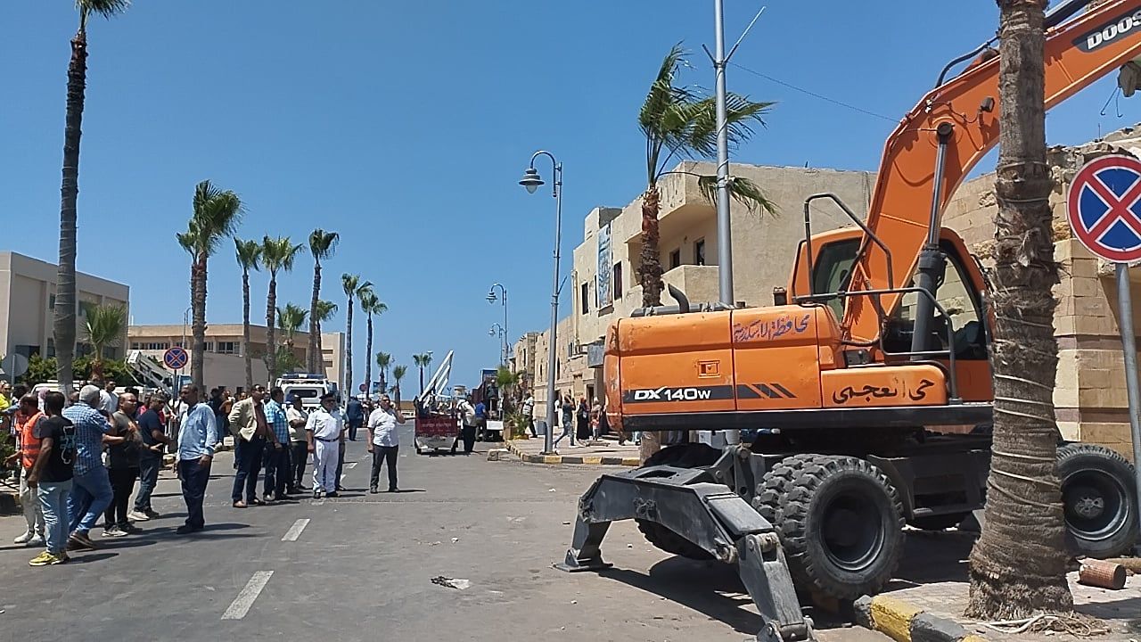 إزالة تعديات أملاك الدولة بمدخل قلعة قايتباي بالإسكندرية إزالة تعديات أملاك الدولة بمدخل قلعة قايتباي بالإسكندرية