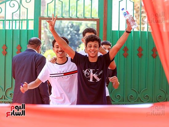 علامة النصر بعد امتحان اللغة العربية