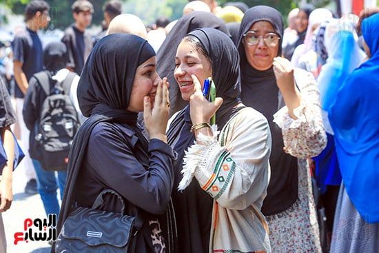 فرحة عارمة بين طالبات الثانوية العامة
