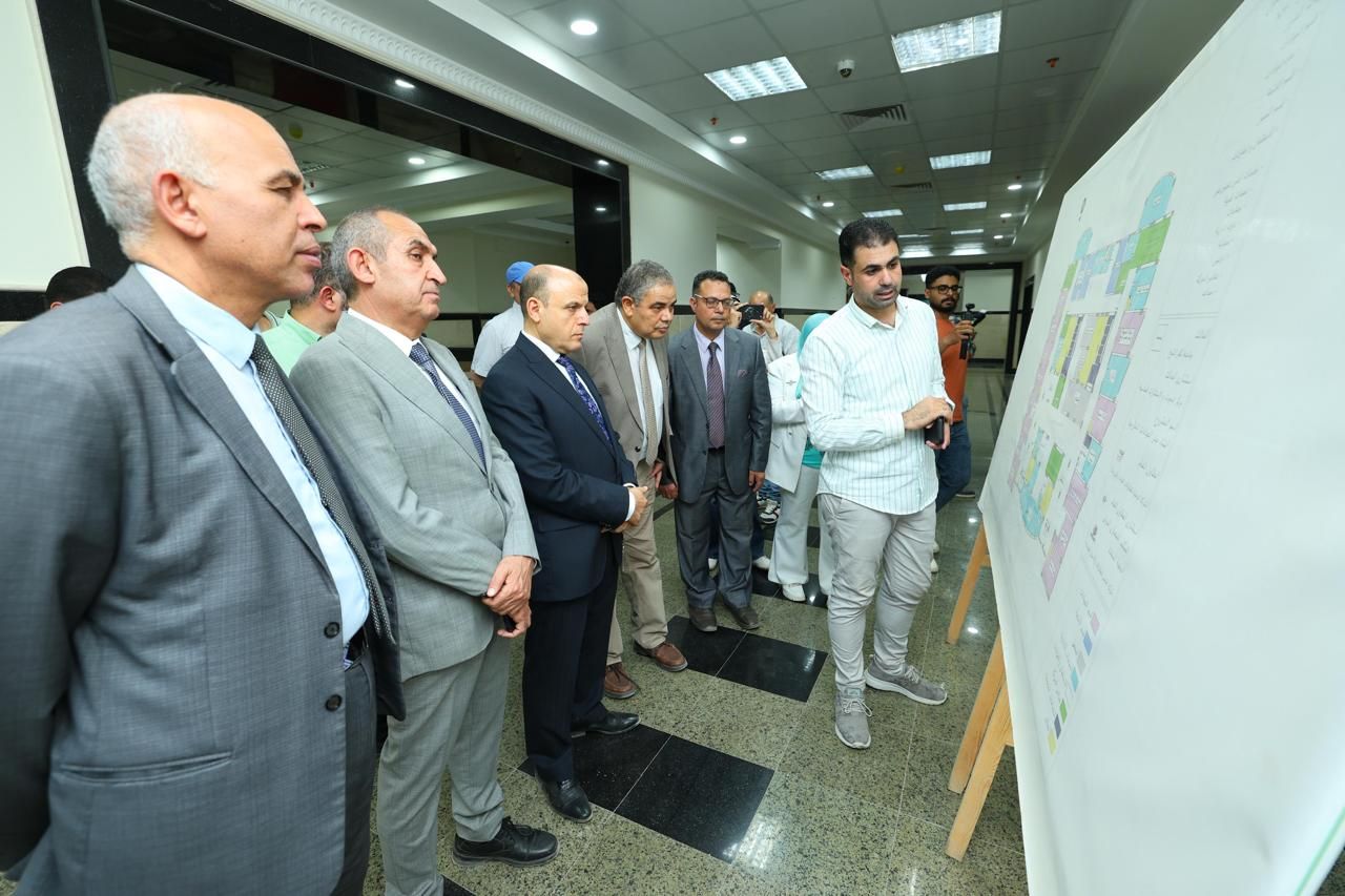محافظ كفر الشخ يستمع لشرح عن مكونات مستشفى الأورام محافظ كفر الشخ يستمع لشرح عن مكونات مستشفى الأورام