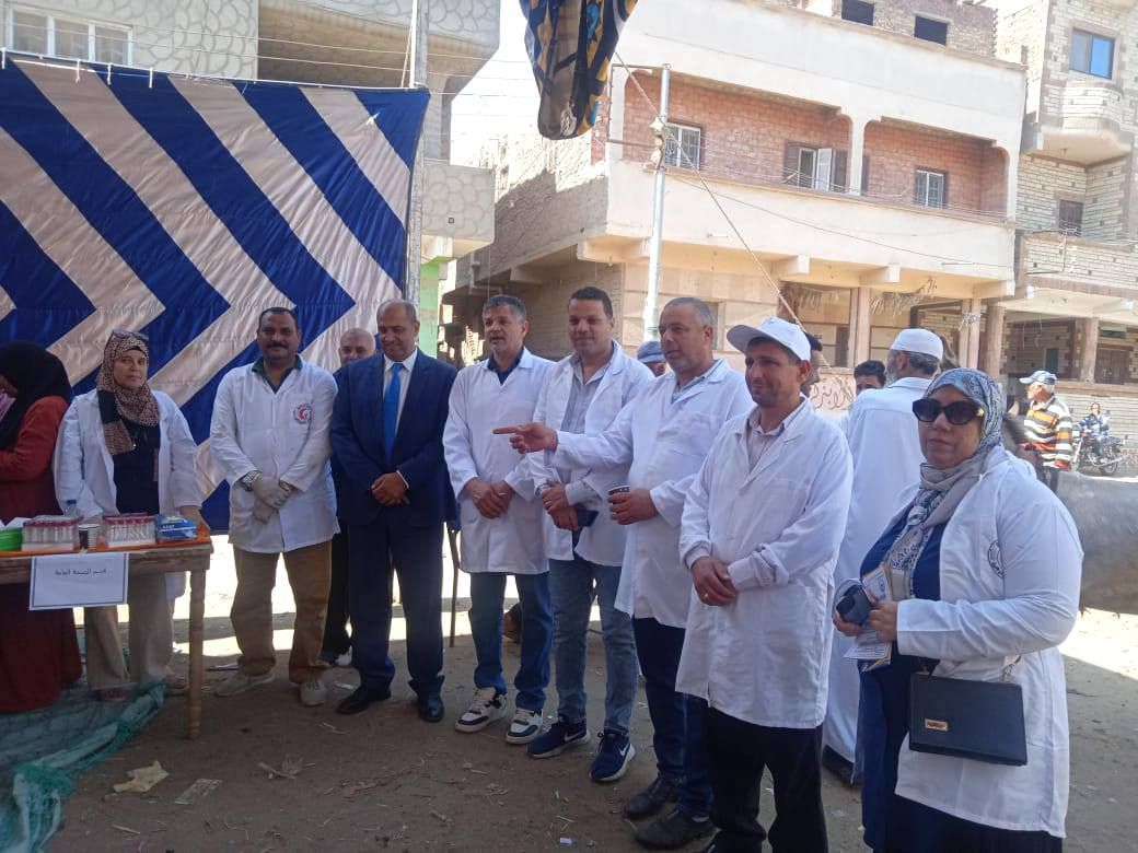 جانب من القافلة اللبيطرية جانب من القافلة اللبيطرية