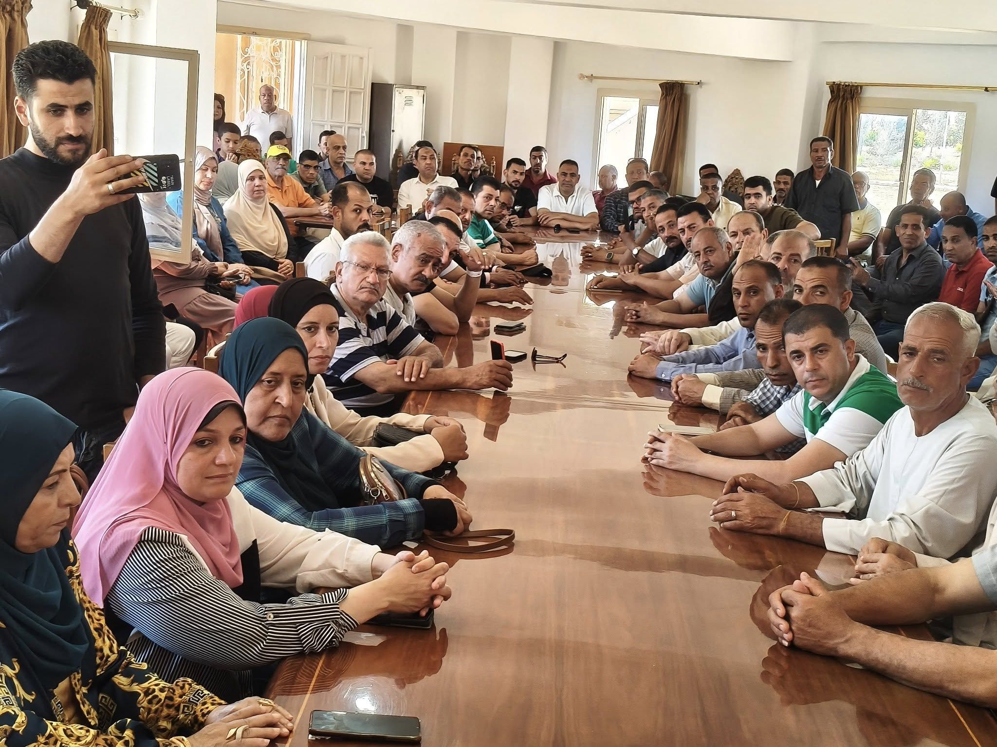 اللجان النقابية للعاملين بالزراعة يناقشون عددا من القضايا العمالية