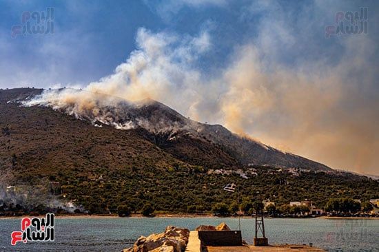 جزيرة خيوس اليونانية تشتعل بحرائق غابات جزيرة خيوس اليونانية تشتعل بحرائق غابات