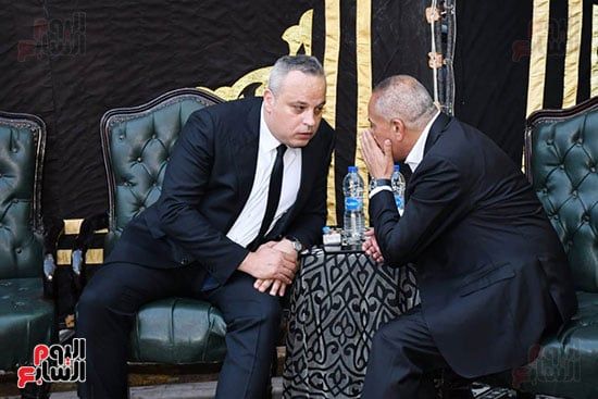 تامر عبد المنعم يتلقى عزاء والده تامر عبد المنعم يتلقى عزاء والده