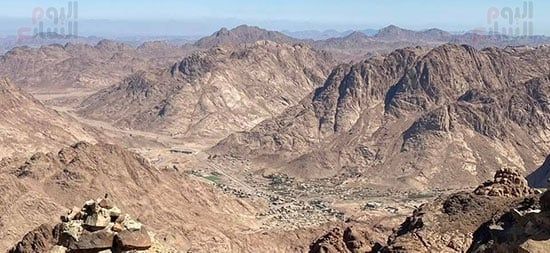 من بين جبال كاترين من بين جبال كاترين