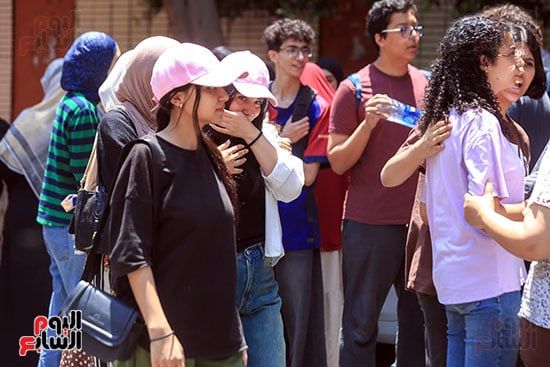 الحزن على وجوه طالبات الثانوية العامة الحزن على وجوه طالبات الثانوية العامة