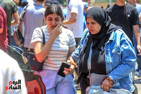انهيار طالبة بعد اداء امتحان الفيزيا انهيار طالبة بعد اداء امتحان الفيزيا