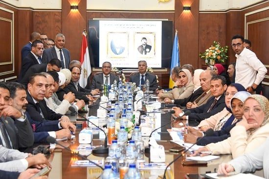 اثناء اللقاء (8) اثناء اللقاء (8)