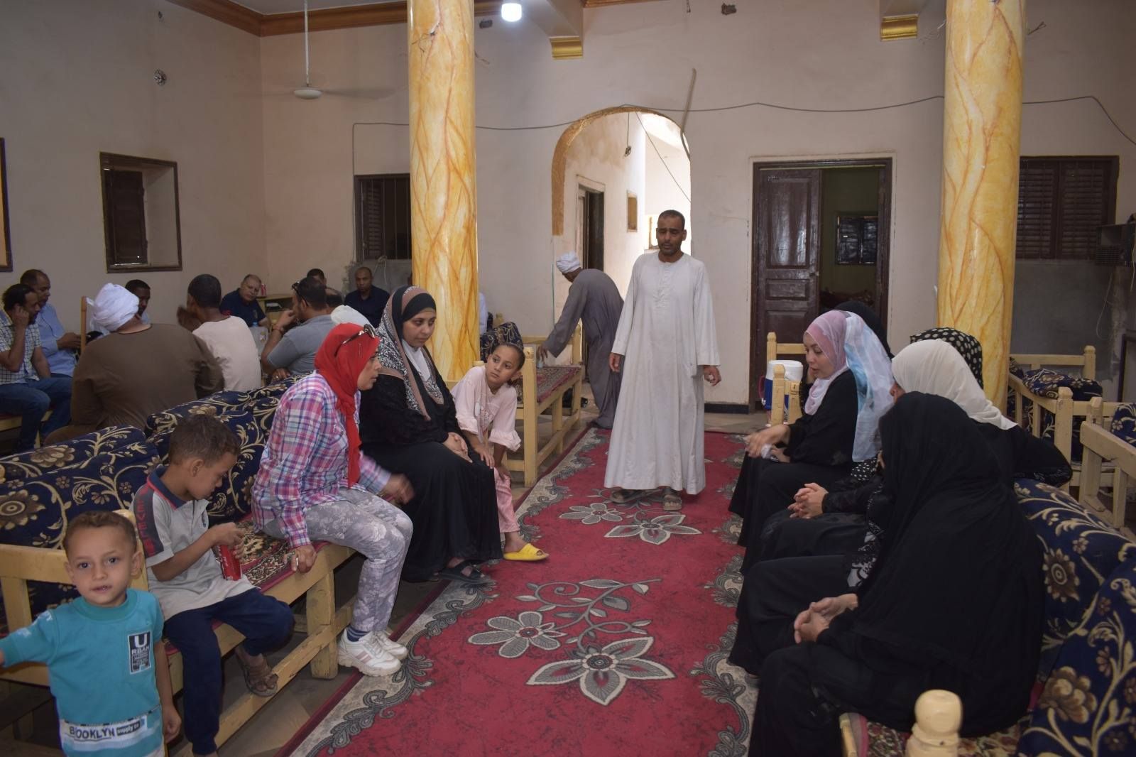 لقاء جماهيري لبحث مطالب أهالى قرى حياة كريمة بالأقصر لقاء جماهيري لبحث مطالب أهالى قرى حياة كريمة بالأقصر