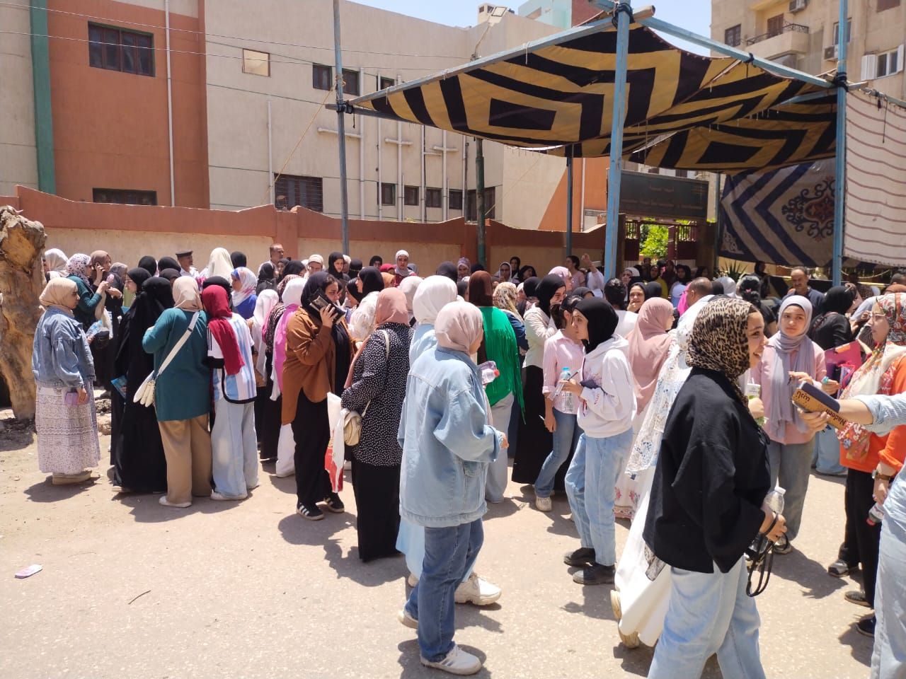 بعد أداء الامتحان