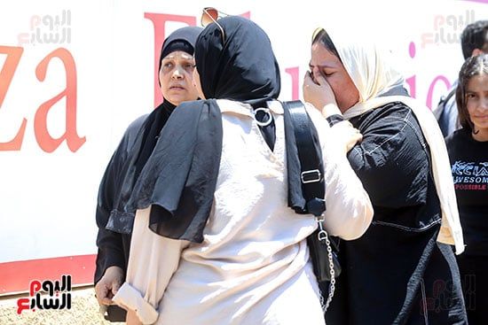 الحزن والدموع بسبب صعوبة الفيزيا الحزن والدموع بسبب صعوبة الفيزيا