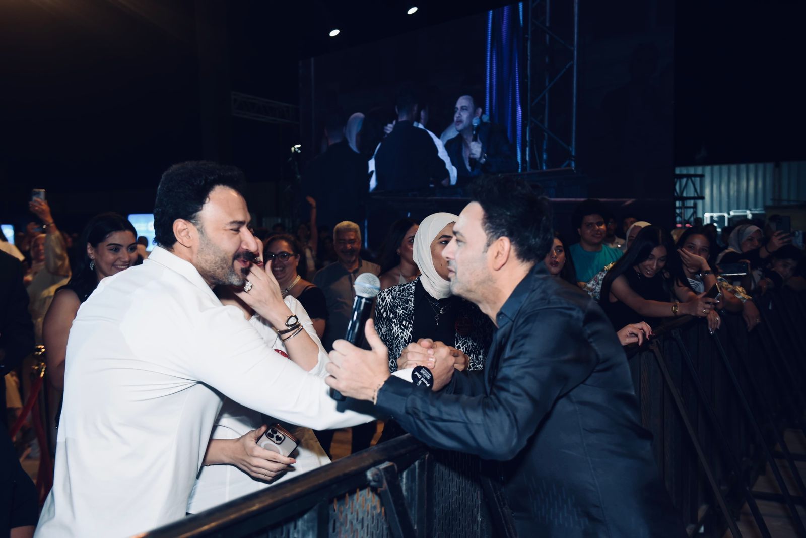 محمد العمروسي وزوجته مي فاروق بين حضور حفل مصطفي قمر محمد العمروسي وزوجته مي فاروق بين حضور حفل مصطفي قمر