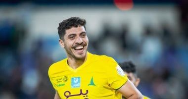 محمد شريف ينتظر 48 ساعة لحسم مصيره مع الأهلى.. والزمالك يترقب موقفه