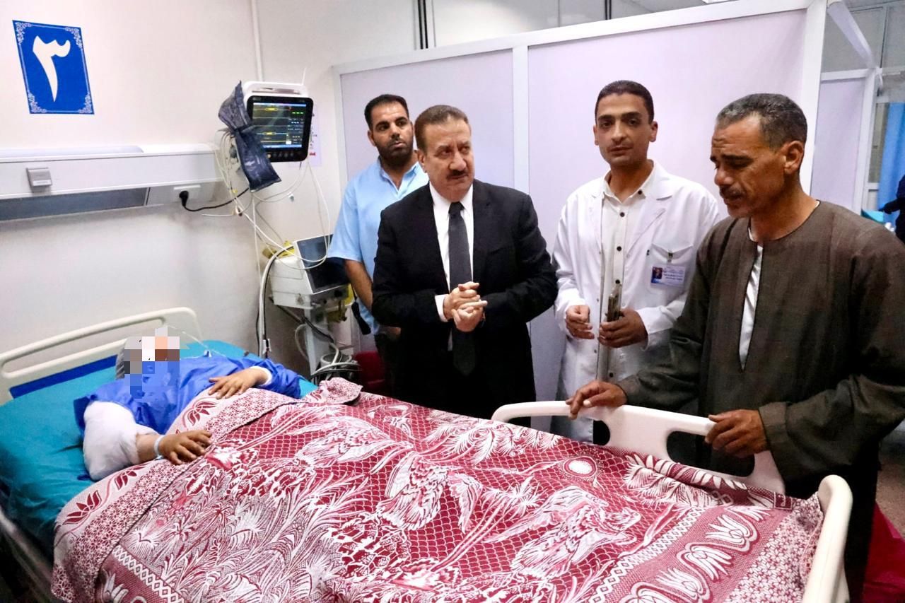جانب من زيارة المحافظ جانب من زيارة المحافظ