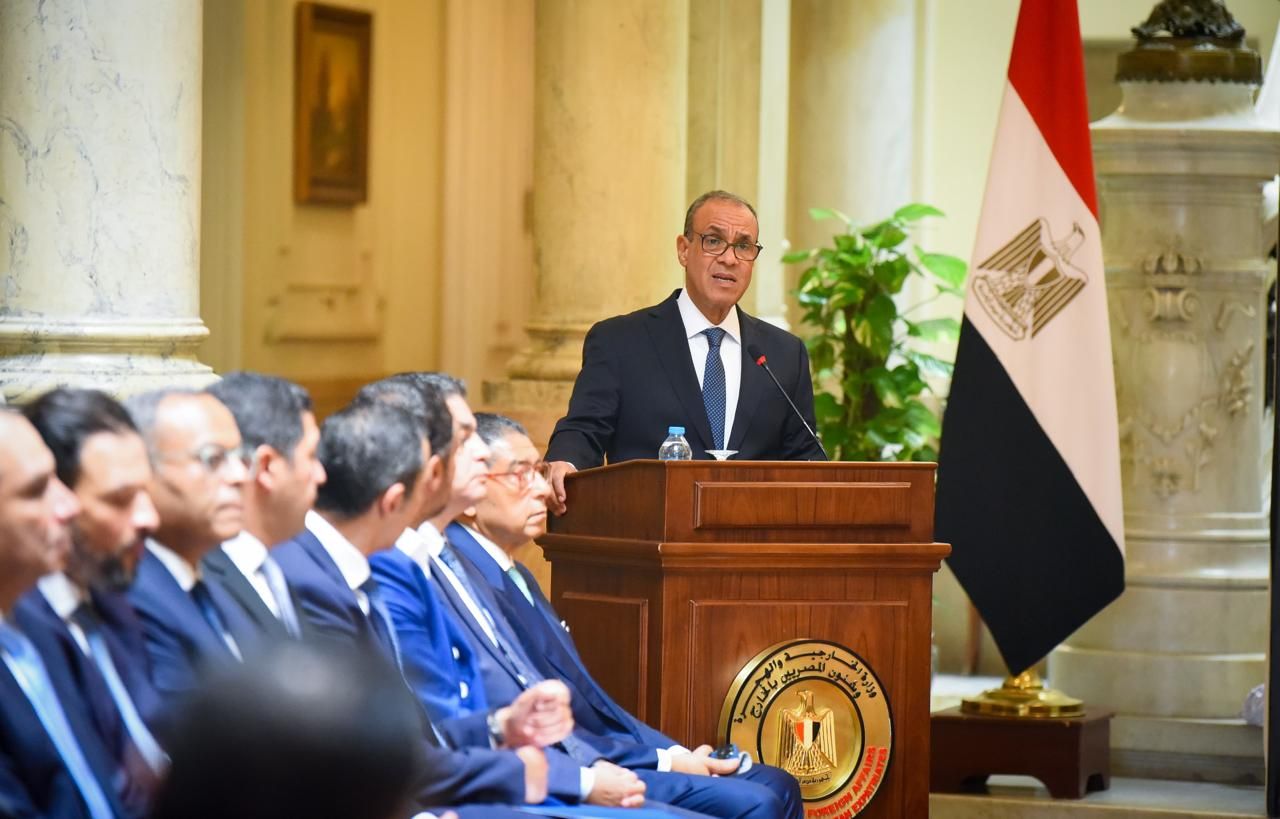 وزير الخارجية خلال الاجتماع وزير الخارجية خلال الاجتماع