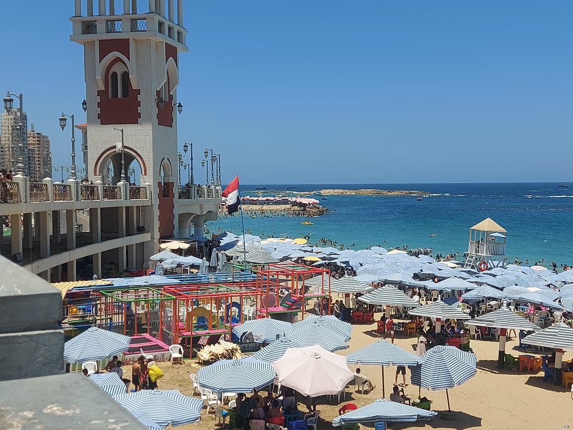 توافد المصطافين توافد المصطافين