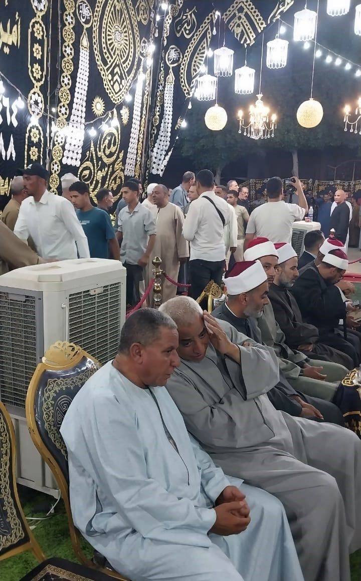 جانب من العزاء جانب من العزاء