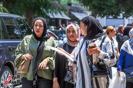 طالبات الثانوية العامة بالجيزة بعد خروجهن من الامتحان طالبات الثانوية العامة بالجيزة بعد خروجهن من الامتحان
